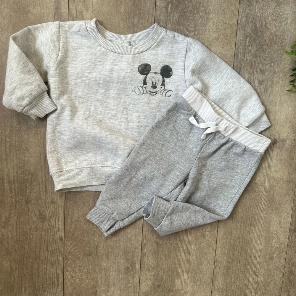 Disney Mickey Mouse Modern Baby Boy Sweatshirt and Carter’s Joggers Sweat Set